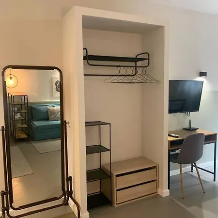 E2g Urban With Balcony Apartment *